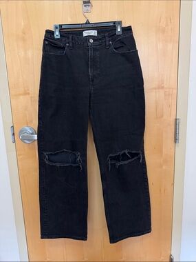 Abercrombie & Fitch Black Straight-Leg Distressed Jeans